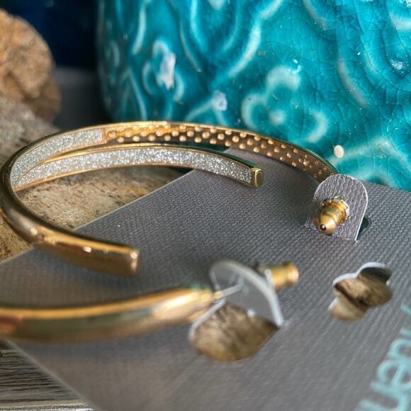 Gold Etched C Hoops Daisy Fuentes Fashion Earrings - Picture 4 of 8